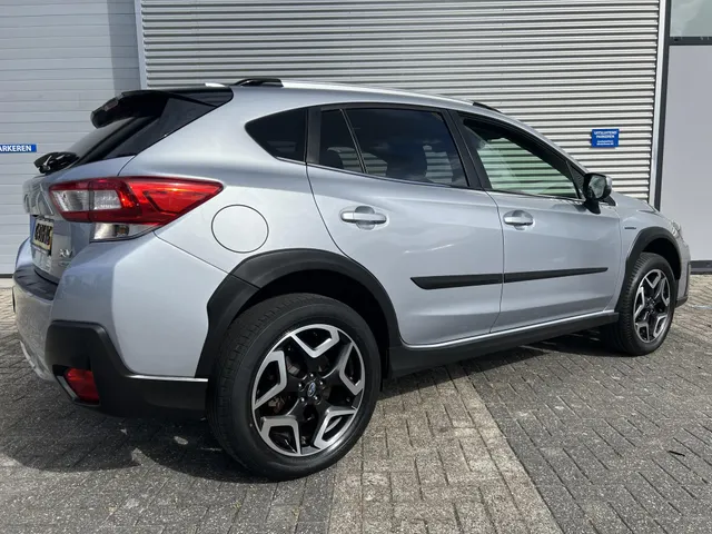 Subaru XV 2.0i e-BOXER Premium Automaat | Apple Carplay & Android Auto | Elek. Schuif/Kantel Dak | Climate Control | Lichtmetalen Velgen