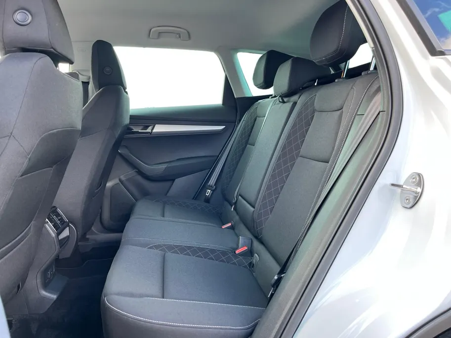 Škoda Karoq 1.5 TSI ACT Business Edition |Upgrade Business|Trekhaak| Stuur/Stoelverwarming| Comfort-pakket|12 maanden Bovag garantie|