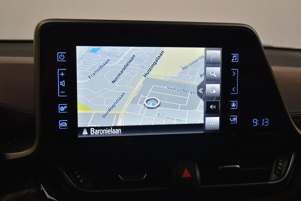 Toyota C-HR 1.8 Hybrid 122pk CVT Bi-Tone Navigatie | Cruise | Clima | PDC |Half Leer | Parlemoer Wit