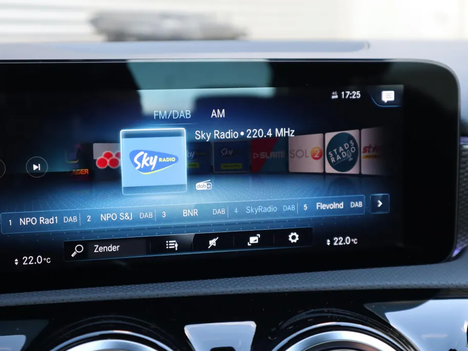 Mercedes-Benz A-Klasse 250 e Business Solution Luxury Limited l Panoramadak l Stoelverwarming l Ambiente lichtpakket