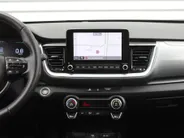 Kia Stonic 1.0 T-GDi MHEV DynamicPlusLine | Stuur-/stoelverwarming | Camera | Cruise | Clima | LED | Navi | 16' LM | Keyless |