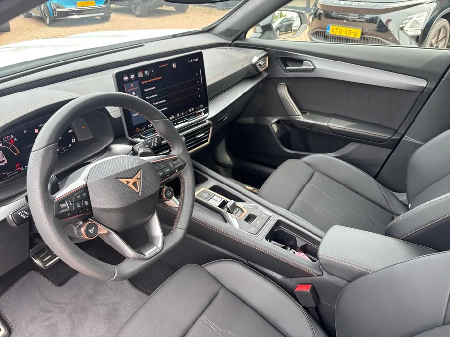 CUPRA Formentor 1.5 TSI e-Hybrid Business *NIEUW*Navi+Camera*Schuif/kanteldak*Adapt Cruise Control*Winter Pack*Trekhaak*Elekt.achterklep*Vol opties!