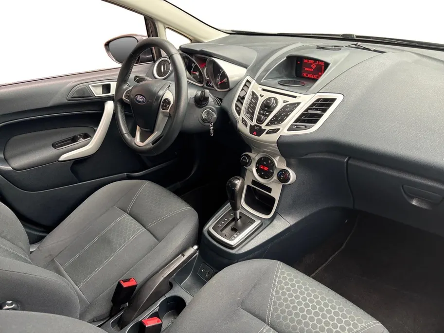Ford Fiesta 1.4 Titanium | Voorruitverwarming | PDC | Airco | 12 maanden BOVAG garantie