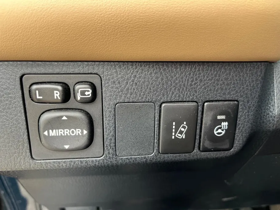 Toyota RAV4 2.5 Hybrid AWD Executive Business | Elektrische achterklep | Schuifdak | Lederen interieur | Trekhaak | 1.650 kg trekgewicht |