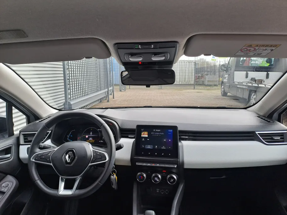 Renault Clio 1.6 E-Tech Full Hybrid 145 evolution AUTOMAAT | Navigatie | Sensoren | Airco | Cruise | Rijstrooksensor met correctie | DAB | Apple Carplay/Android Auto