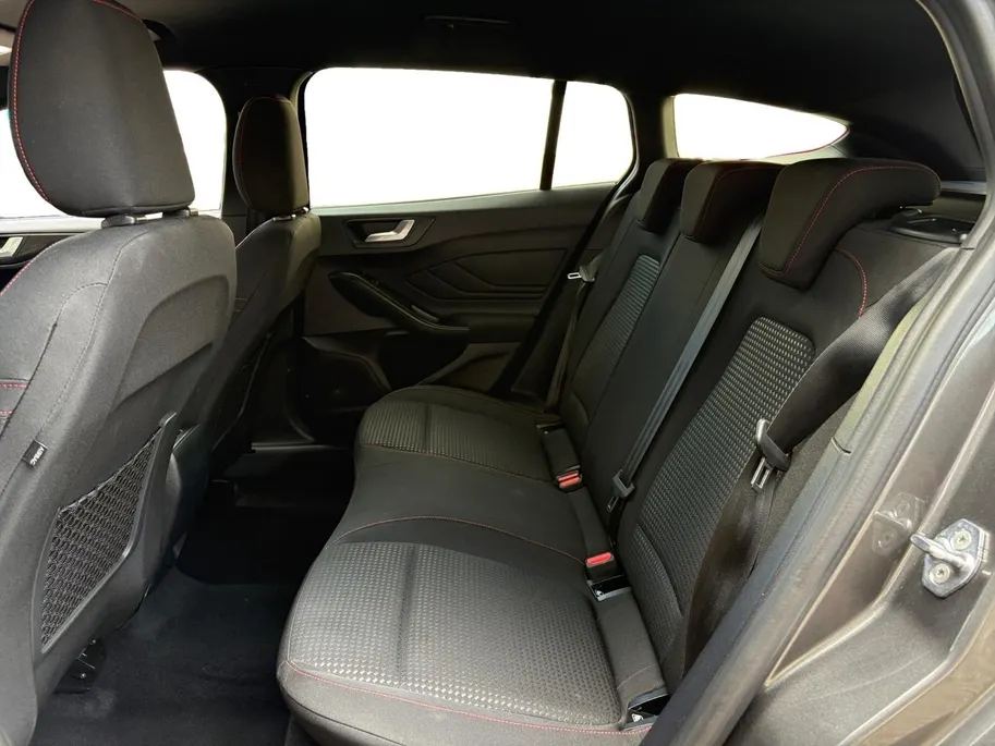 Ford Focus Wagon 1.0 EcoBoost Hybrid ST Line | Betreft Demo Voertuig | Vraag naar de actuele kilometerstand |