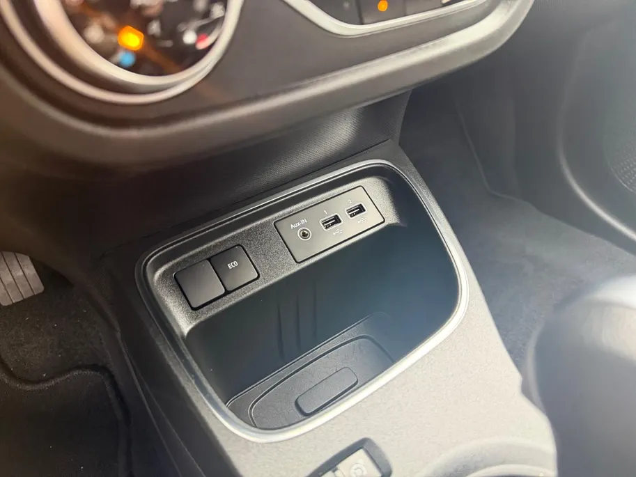 Renault Twingo Z.E. R80 Intens | Elektrisch | Stoelverwarming | Parkeersensoren | Camera | SOH 96.0% | Bluetooth | Cruise & Climate Control | Volledig Dealer Onderhouden | 12 Maanden BOVAG Garantie