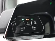Volkswagen Golf 1.0 eTSI 110pk DSG Life Business · Camera · Apple/Android Car Play · ACC · Sfeerverlichting · Navigatie · Verkeersbord Detectie · Garantie t/m 06-02-2028 of 100.000km