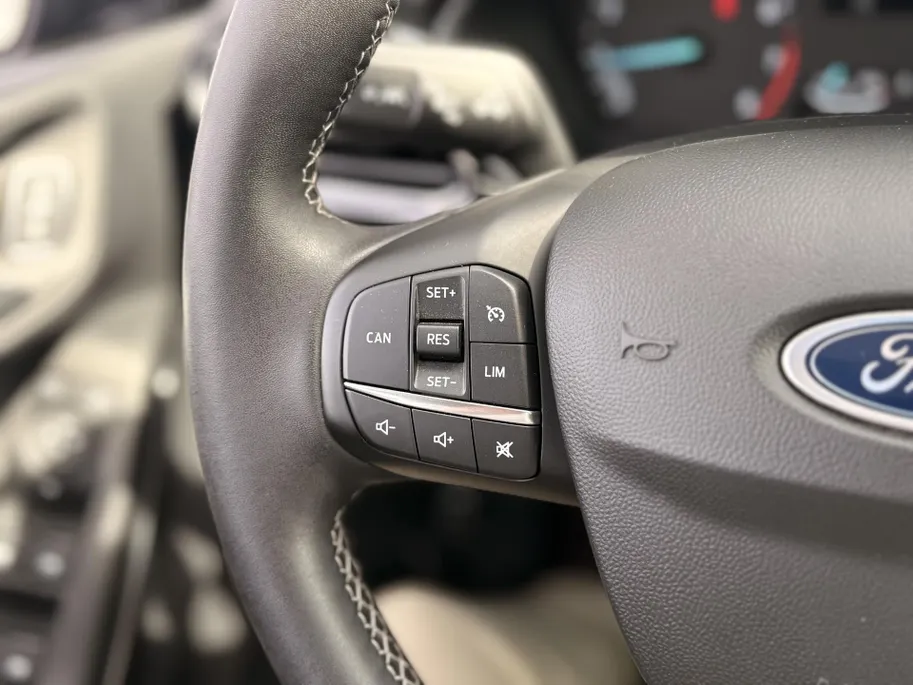 Ford Fiesta 1.0 EcoBoost Hybrid Titanium PARKEERSENSOREN ACHTER I ALL SEASON BANDEN I APPLE CARPLAY / ANDROID AUTO I
