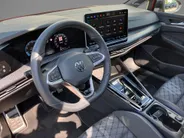 Volkswagen Golf 1.5 eTSI 150pk DSG R-Line Edition · Panoramadak · Apple/Android Car Play · Camera + Parkeersensoren · Garantie t/m 28-07-2030 of 100000km.