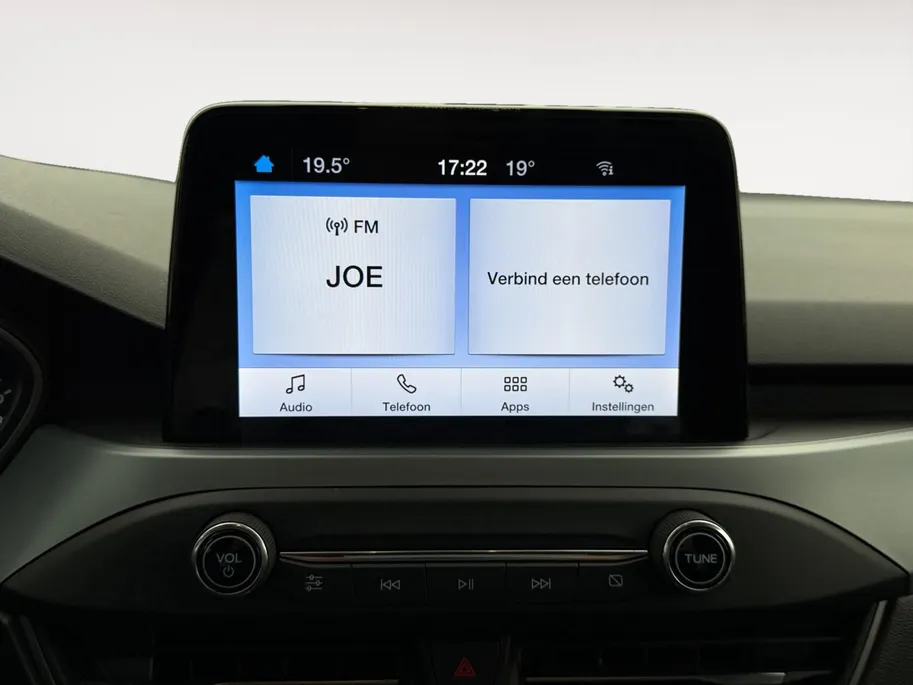 Ford Focus 1.0 EcoBoost Hybrid ST Line Style | Dealer onderhouden | NL auto | Winter pack | Cruise control | Parkeersensoren voor en achter | Achteruitrijcamera | Draadloos opladen mobiel | Apple carplay & Android auto | Keyless entry | Privacy glas | Bovag garantie