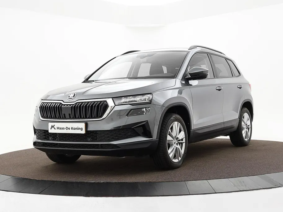Škoda Karoq 1.5 TSI ACT 150pk DSG Business Edition · Camera · Inklap. Trekhaak · Keyless · Stuur- & Stoelverwarming · Apple/Android Car Play · ACC · Garantie t/m 02-07-2028 of 100.000km