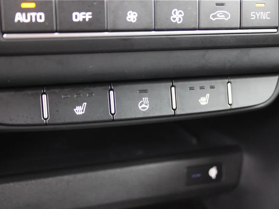 Kia Ceed Sportswagon 1.0 T-GDi MHEV Design Edition | Stuur-/stoelverwarming | Cruise adapt. | Camera | 16' LM | Elek. achterklep | JBL audio | LED |