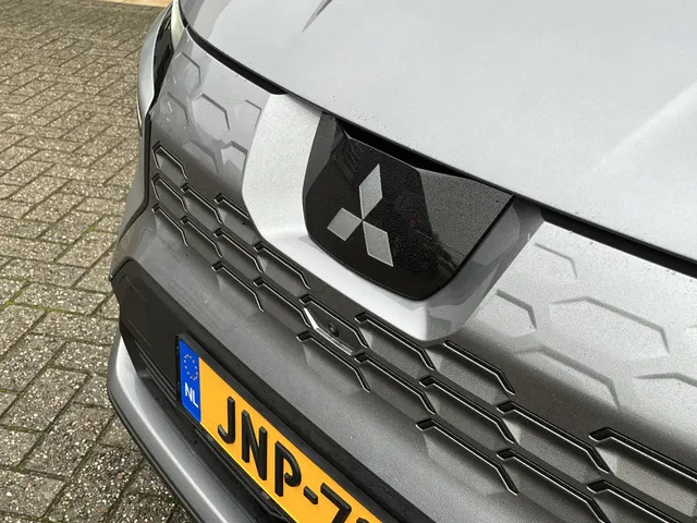 Mitsubishi Eclipse Cross Instyle 87 kWh | Panoramadak | Harman Kardon audio