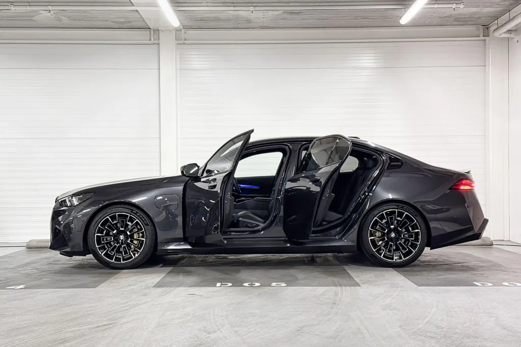 BMW M5 Sedan M5