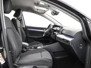 Volkswagen Golf 1.0 eTSI 110pk DSG Life · Camera · Apple/Android Car Play · Sfeerverlichting · P-Sensoren · Navigatie · 16'' Inch · Garantie t/m 04-02-2028 of 100.000km  · EXTRA INRUILKORTING ·