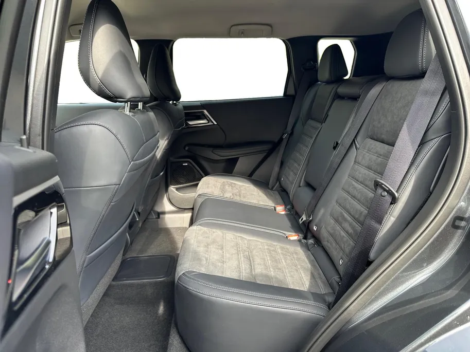Mitsubishi Outlander 2.4 PHEV First Edition | 6000 EURO KORTING | NU DIRECT LEVEBAAR | 8 JAAR GARANTIE |