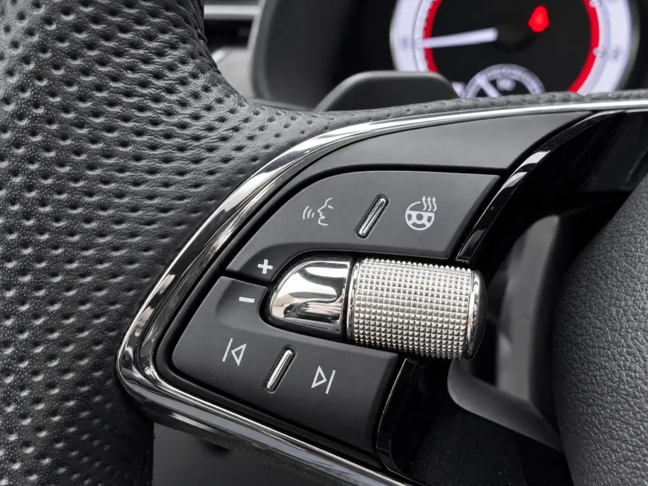 Škoda Kamiq 1.0 TSI 110pk DSG Monte Carlo · Camera · Keyless · Stoelverwarming · Apple/Android Car Play · Elek. Achterklep · 18'Velgen · Sportstoelen ·