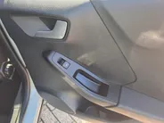 Ford Puma 1.0 EcoBoost Hybrid Titanium | Trekhaak afneembaar | DAB | 360 Camera | Adaptieve Cruise | Climate | Stuur/stoel/voorruit verwarming | Apple Carplay/Android Auto | Navigatie