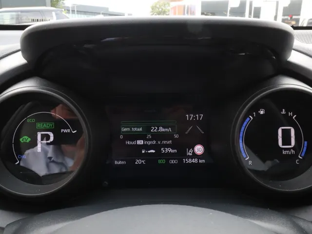 Toyota Yaris 1.5 Hybrid Dynamic Limited | Stoelverwarming | Keyless | 17 inch | All Seasons