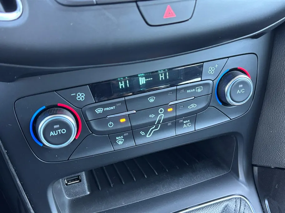 Ford Focus 1.0 Titanium | 1e eigenaar | Adaptive cruise |  Multimedia | Parkeer sensoren | Led koplampen |