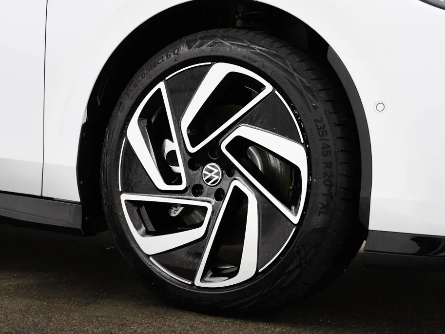 Volkswagen ID.7 Pro Business 286pk 77 kWh · SOH 97,2% · 360 Camera · Head-Up · Alarm · Elek. Trekhaak · Keyless · Elek. Voorstoelen · 20'' Inch · Gratis onderhoud & APK t/m 30-01-2030 · EXTRA INRUILKORTING ·
