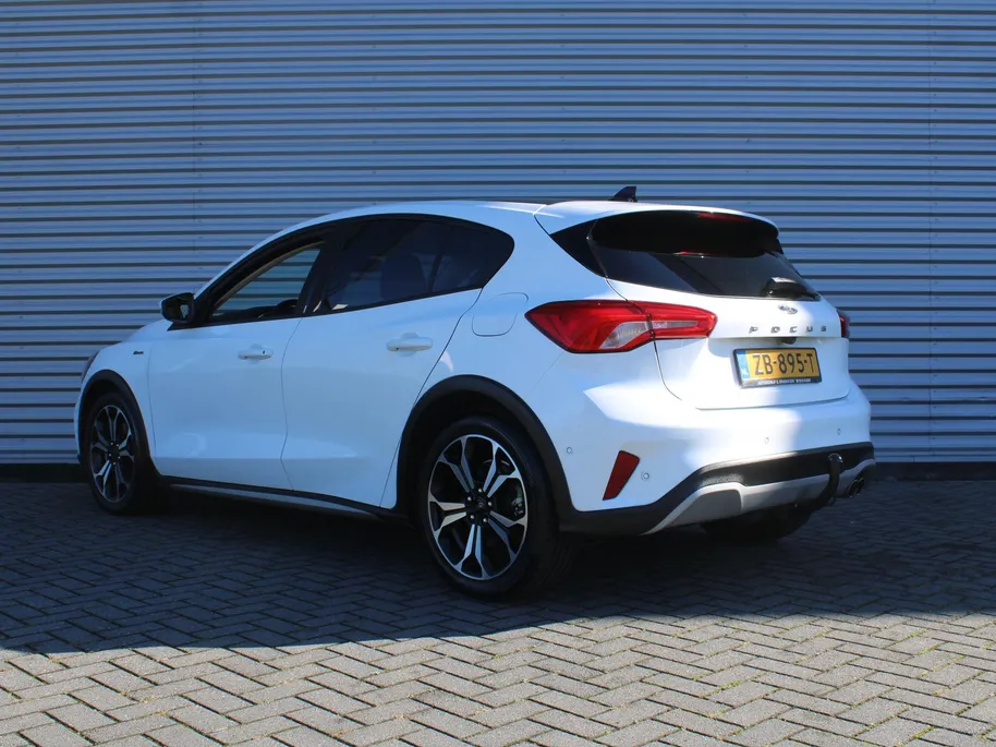Ford Focus 1.0 EcoBoost Active Business | Trekhaak | Panoramadak | Stuur-/stoel-/voorruitverwarming | Camera | Navi | 18' LM | LED | Cruise adapt. | B&O audio | Zeer nette auto!! |