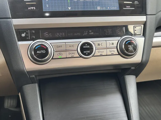 Subaru Outback 2.5i Premium Automaat | All Season Banden | Trekhaak | Elek. Schuif/Kantel Dak | Crème Witte Lederen Bekleding