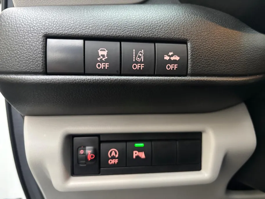 Suzuki Swift 1.2 Style Smart Hybrid | All-season banden | Navigatie | Stoelverwarming |