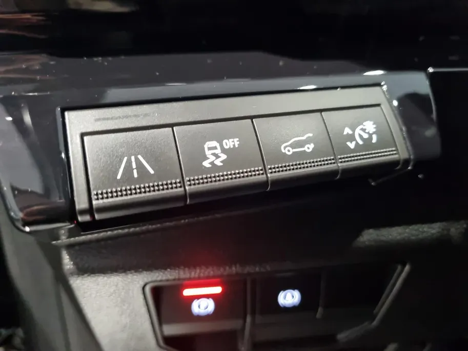 Renault Austral 1.2 E-Tech full hybrid 200 iconic * Panorama Dak  * Cruise Control Adaptief * Trekhaak Afneembaar * 360 Camera * Carplay * Winterpack * LM Velgen * 12 Maanden BOVAG Garantie *