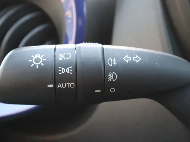 Toyota Aygo X 1.0 CVT Pulse Bi-tone Automaat | AllSeasons | Stoelverwarming