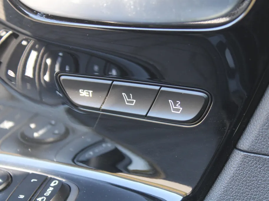 Kia e-Niro ExecutiveLine 64 kWh | Trekhaak | Warmtepomp | Stuur-/stoelverwarming + ventilatie | Leer | Camera | Stoelgeheugen | Dodehoek detectie | LED | 17' LM |