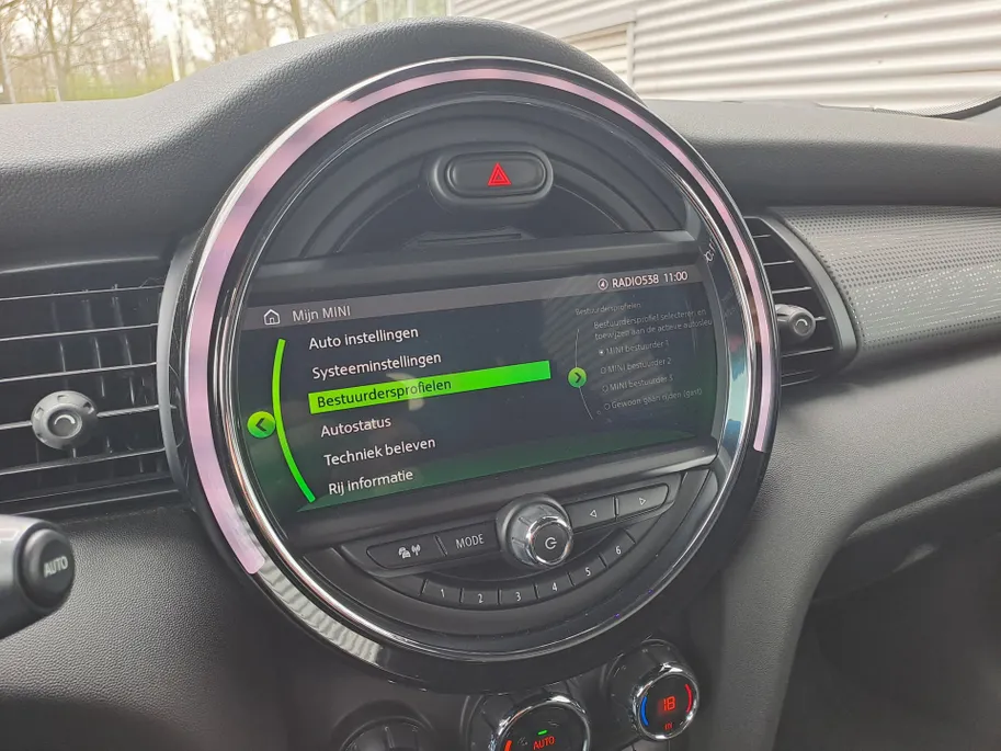 MINI Cooper Mini 1.5 Business Edition | Navigatie | Harman Kardon | Climate | Sensoren | Cruise