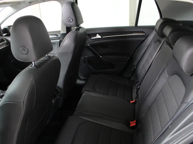 Volkswagen Golf 1.4 TSI Business Edition Connected Navigatie | Camera | Panoramadak | Sportstoelen
