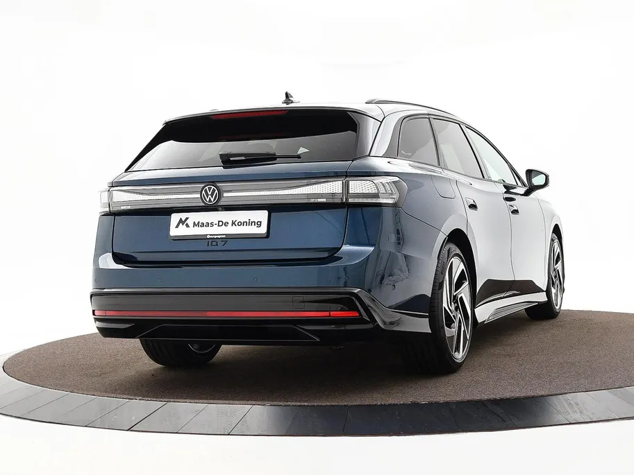 Volkswagen ID.7 Tourer Pro Limited Edition 77kWh 286pk · Navigatie · 360 camera · Trekhaak · 20' LM velgen