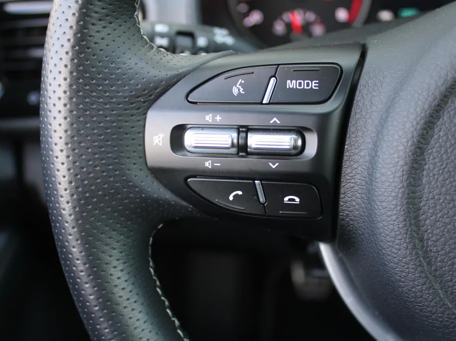 Kia Stonic 1.0 T-GDi MHEV GT-Line | Trekhaak | Stuur-/stoelverwarming | Camera | Clima | Cruise | 17" LM | Navi | Apple Carplay/Android Auto |