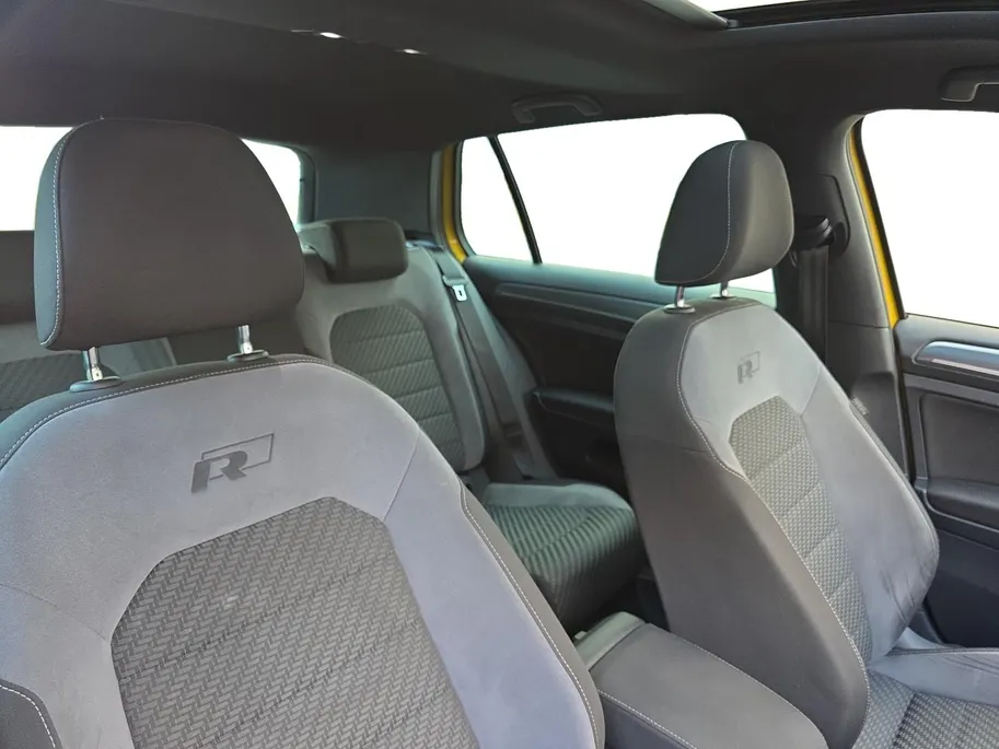 Volkswagen Golf 1.0 TSI Highline Business R | Panoramadak | Virtual Cockpit | Achteruitrijcamera | Apple/Android Auto | Dynaudio | 12 maanden garantie |