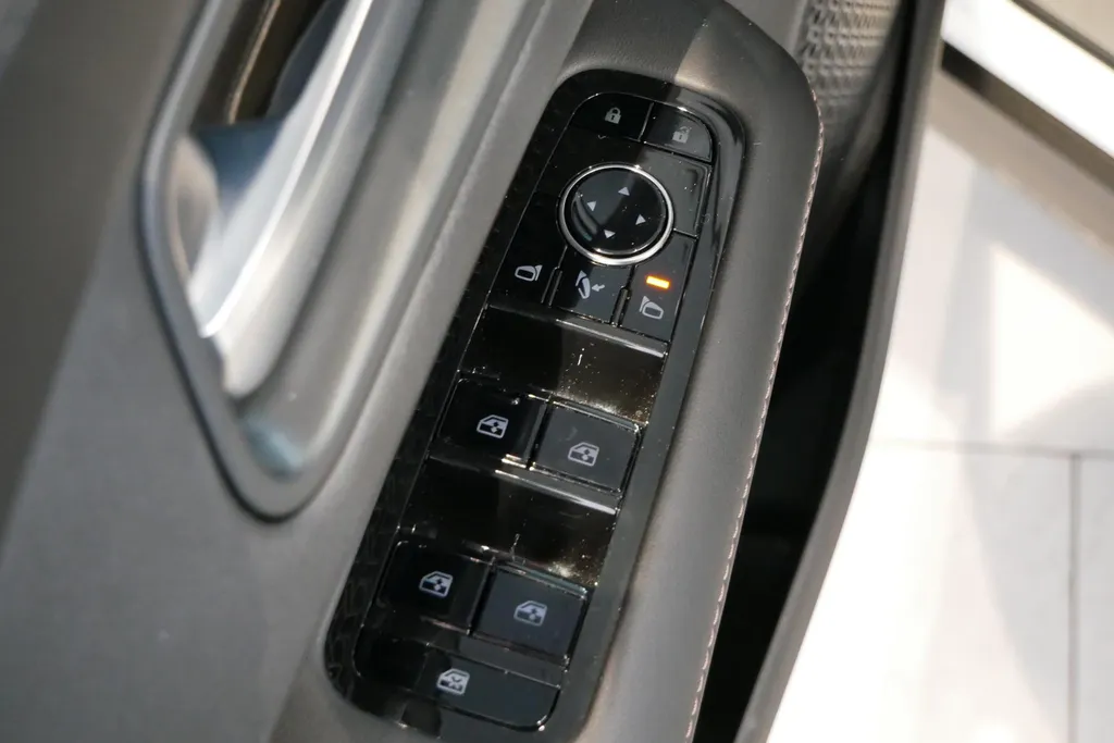 Nissan ARIYA Limited Edition 66 kWh *afneembare trekhaak*Achteruitrijcamera*Navigatie*Apple carplay& Androidauto*Parkeersensorenvoor en achter*Adaptive cruisecontrole*I-key*