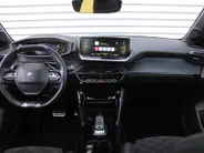 Peugeot 208 1.2 PureTech GT Pack | Stoelverwarming | Pano dak | Camera | Cruise adapt. | Dodehoek detectie | 17' LM | Navi | Clima | Leer/alcantara sportstoelen |