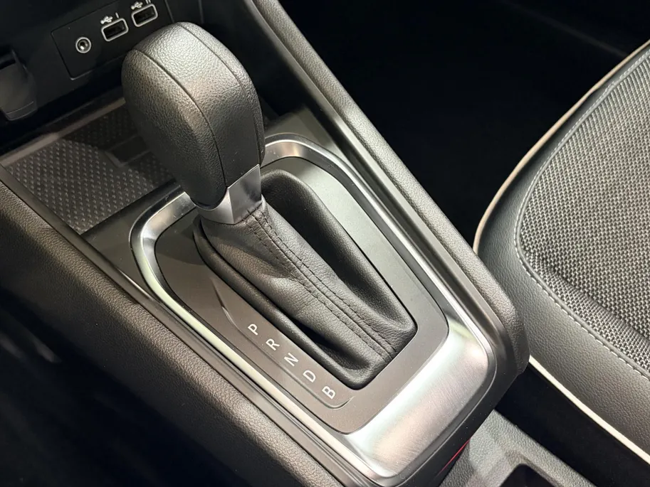 Renault Captur 145PK E-Tech Hybrid Intens Automaat | Camera | Parkeersensoren | Apple Carplay/Android Auto | Navigatie | Climate Control | Cruise Control | Lichtmetalen Velgen | Licht & Regensensor |