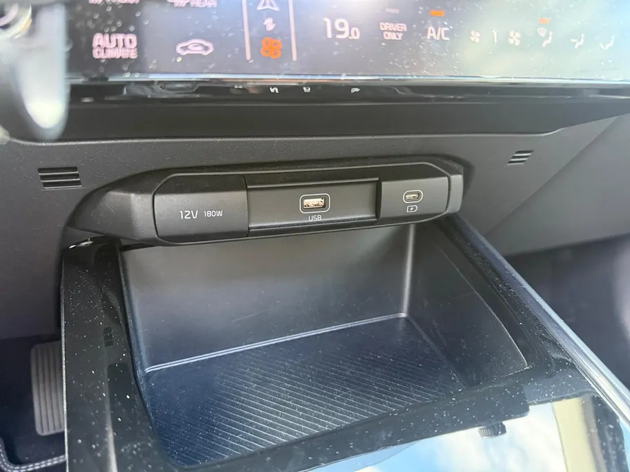 Kia Niro 1.6 GDi Hybrid DynamicPlusLine BlackPack | Dodenhoek detectie | Schuif Kanteldak| Leer | Stoel/Stuur verwarming | Elektrische Kofferbak |