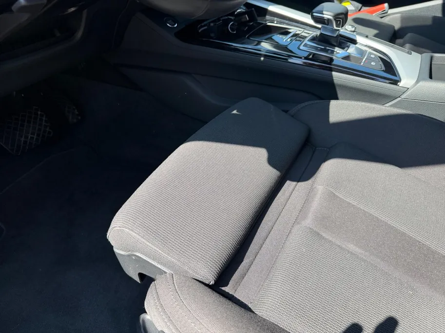 Audi A4 Avant 35 TFSI Advanced Edition | NL auto | Automaat | Parkeersensoren voor en achter | 18' lichtmetalen velgen | Elektr. achterklep | Navigatie  | Bovag garantie |