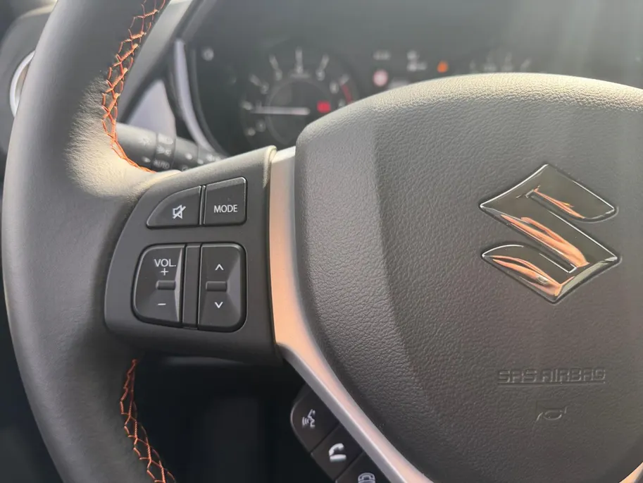 Suzuki Vitara 1.4 Boosterjet Smart Hybrid Special Edition | VOORRAAD! | €2200,- korting | Black Look | 17' zwarte lichtmetalen | Lederen en suède bekleding | Parkeersensoren Voor en achter