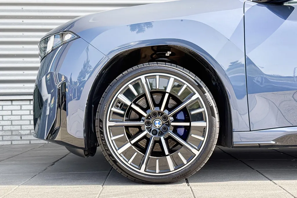 BMW iX3 50 xDrive 113 kWh