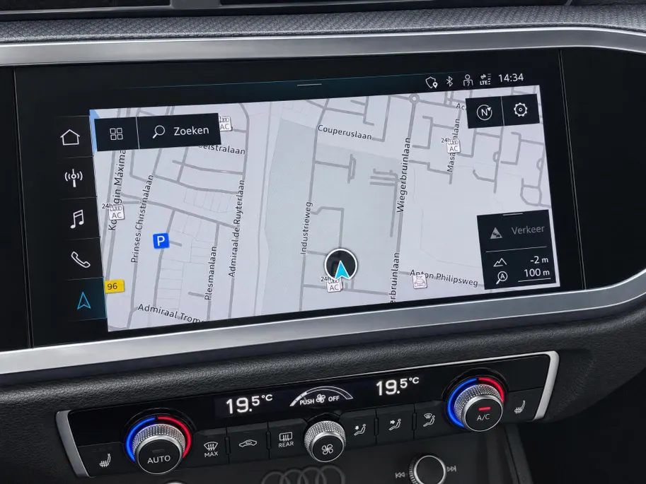Audi Q3 45 TFSIe 245pk S edition · Camera · Apple/Android Car Play · Stoelverwarming ·  Navigatie · Elek. Achterklep · Keyless · 19'' Inch ·