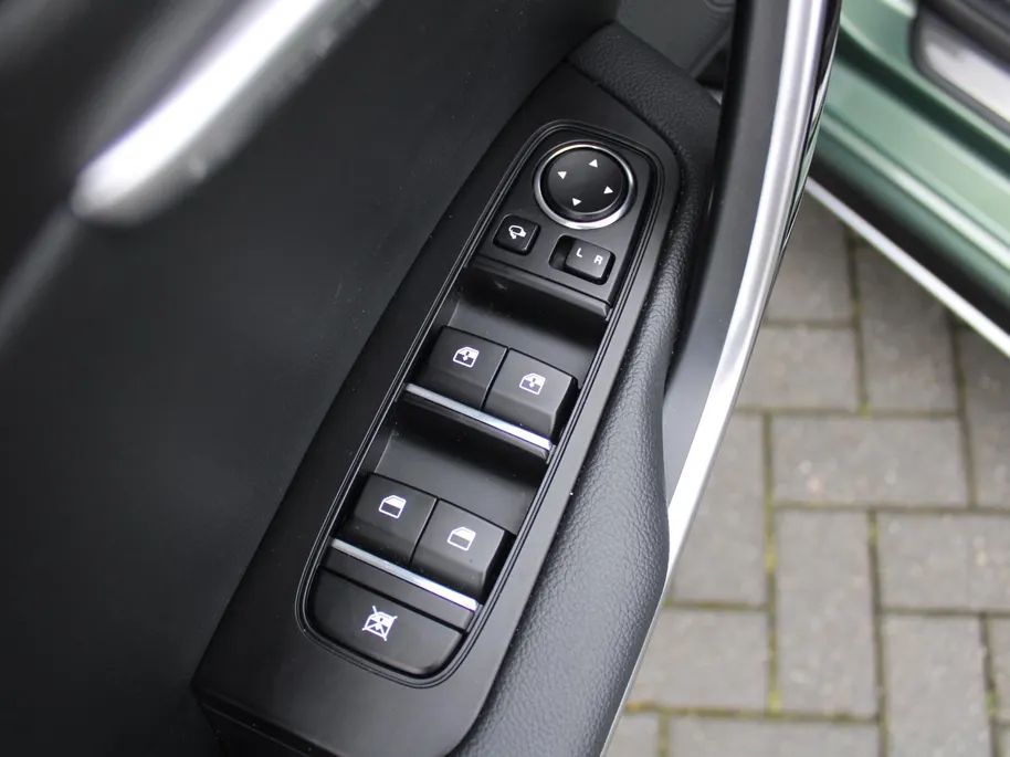 Kia Ceed 1.5 T-GDi GT-Line | Stuur-/stoelverwarming | Schuifdak | Cruise adapt. | Camera | 17' LM | LED | Dodehoek sensor | Draadloze lader |