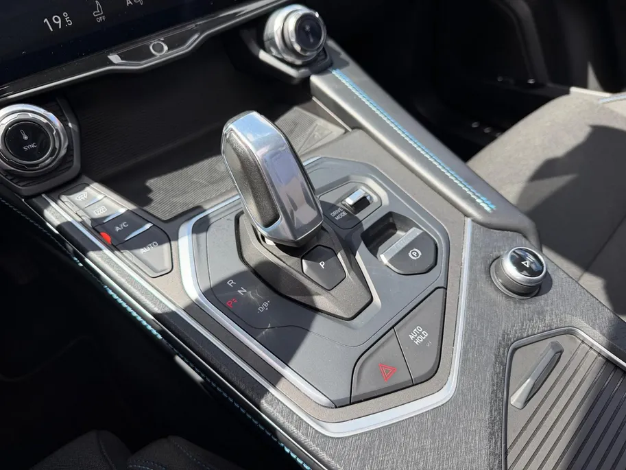 Lynk & Co 01 1.5 | Plug-in hybrid | 1800kg Trekgewicht | 69km Elek. Actieradius | Apple Carplay/Android Auto | BLISS | Panoramadak | 360° Camera | 12 Maanden BOVAG Garantie |