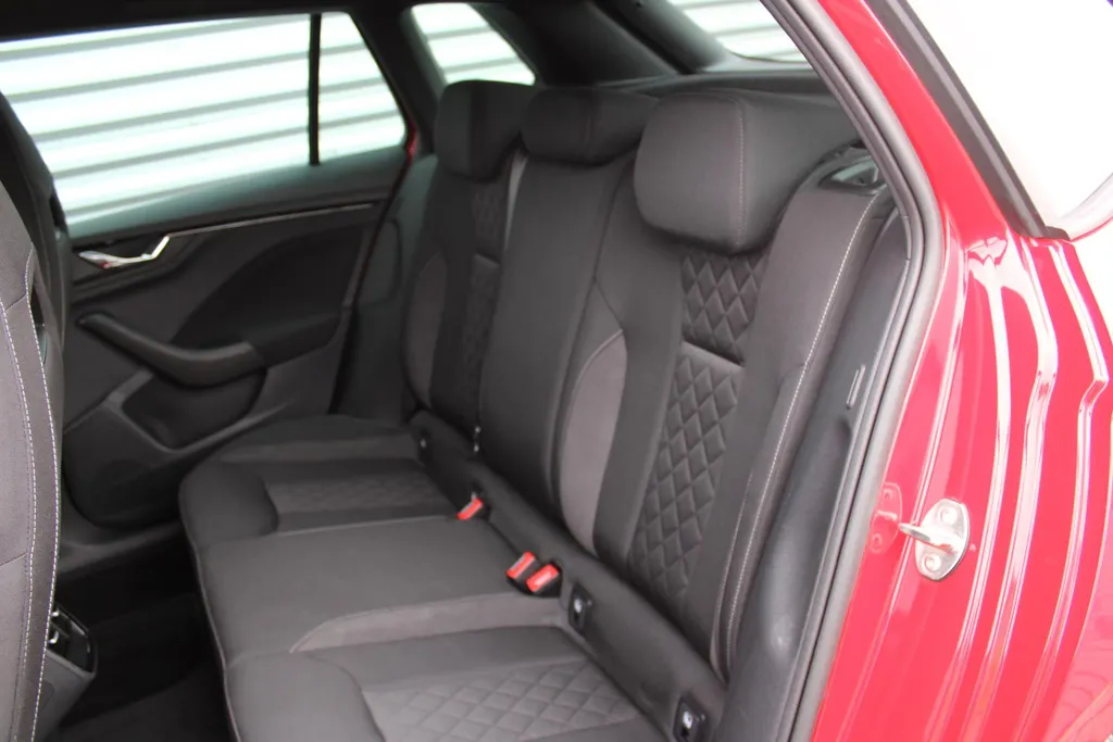 Škoda Kamiq 1.5 TSI ACT Sport Business | Automaat | Android Auto | Apple Carplay | PDC | Cruise | 16' LM |