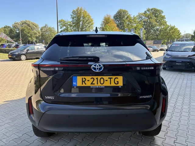 Toyota Yaris Cross 1.5 Hybrid Dynamic | Parkeersensoren V+A | Stuur en Stoelverwarm