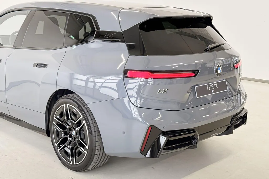 BMW iX xDrive M70
